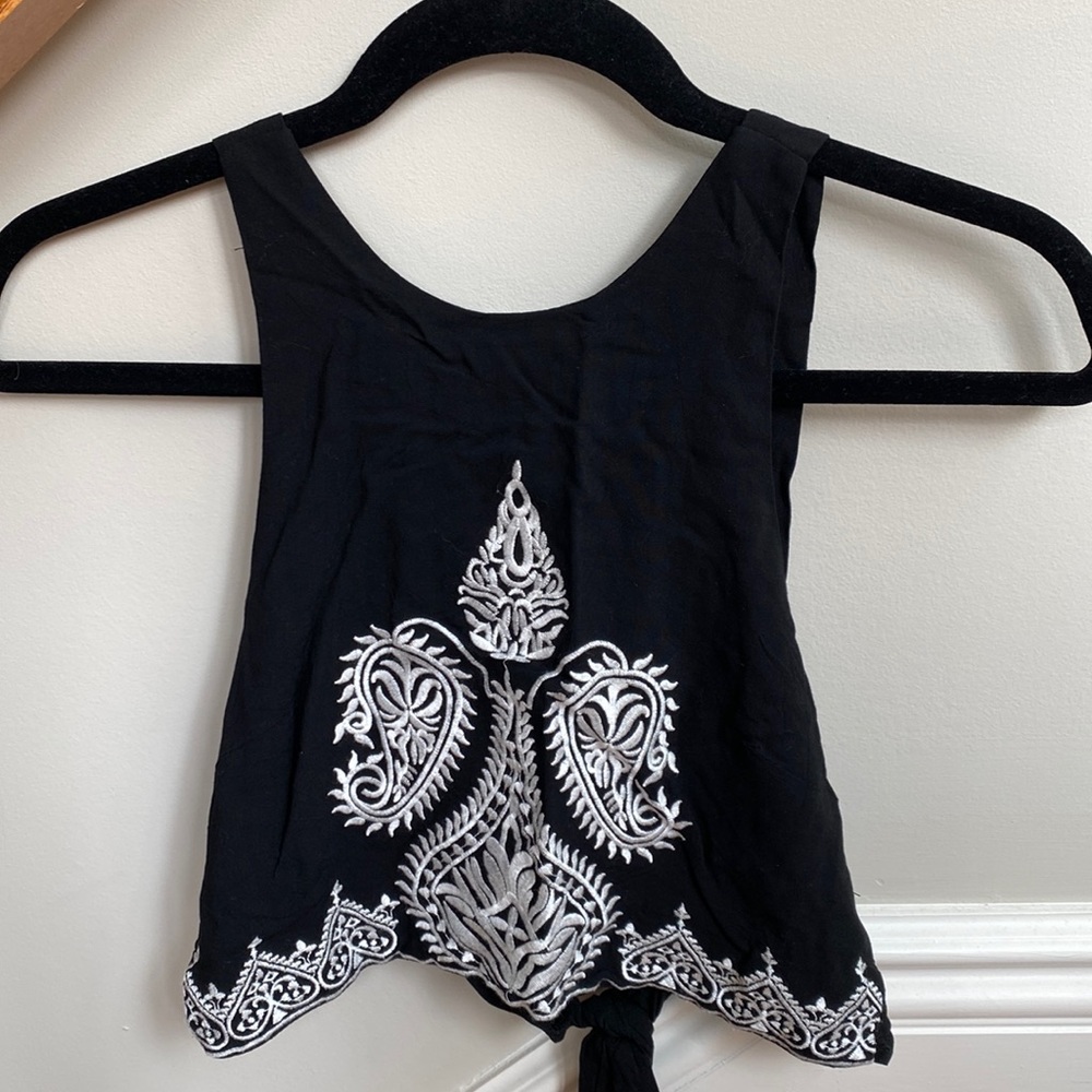LF Run Cinta Run Embroidered Halter Top